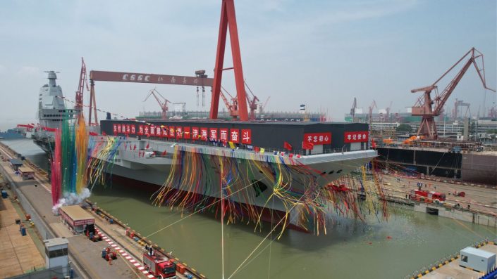 La Chine met à l’eau son troisième porte-avions